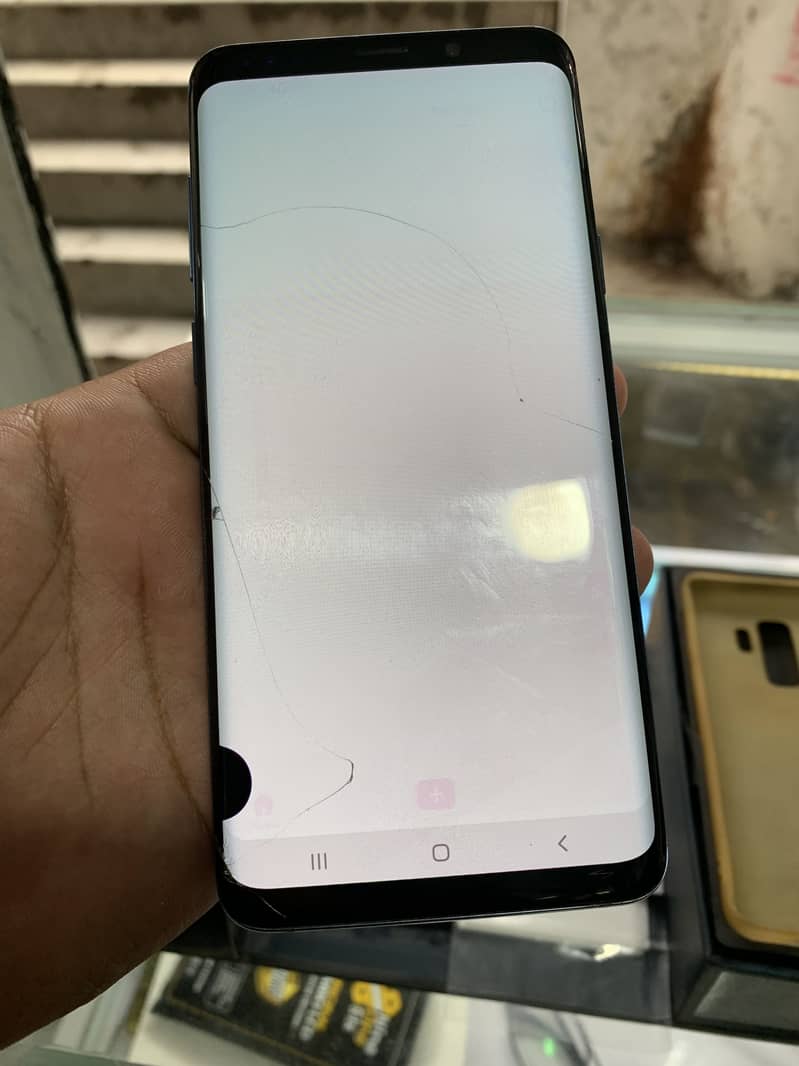 S9 plus 6/256 with box 6