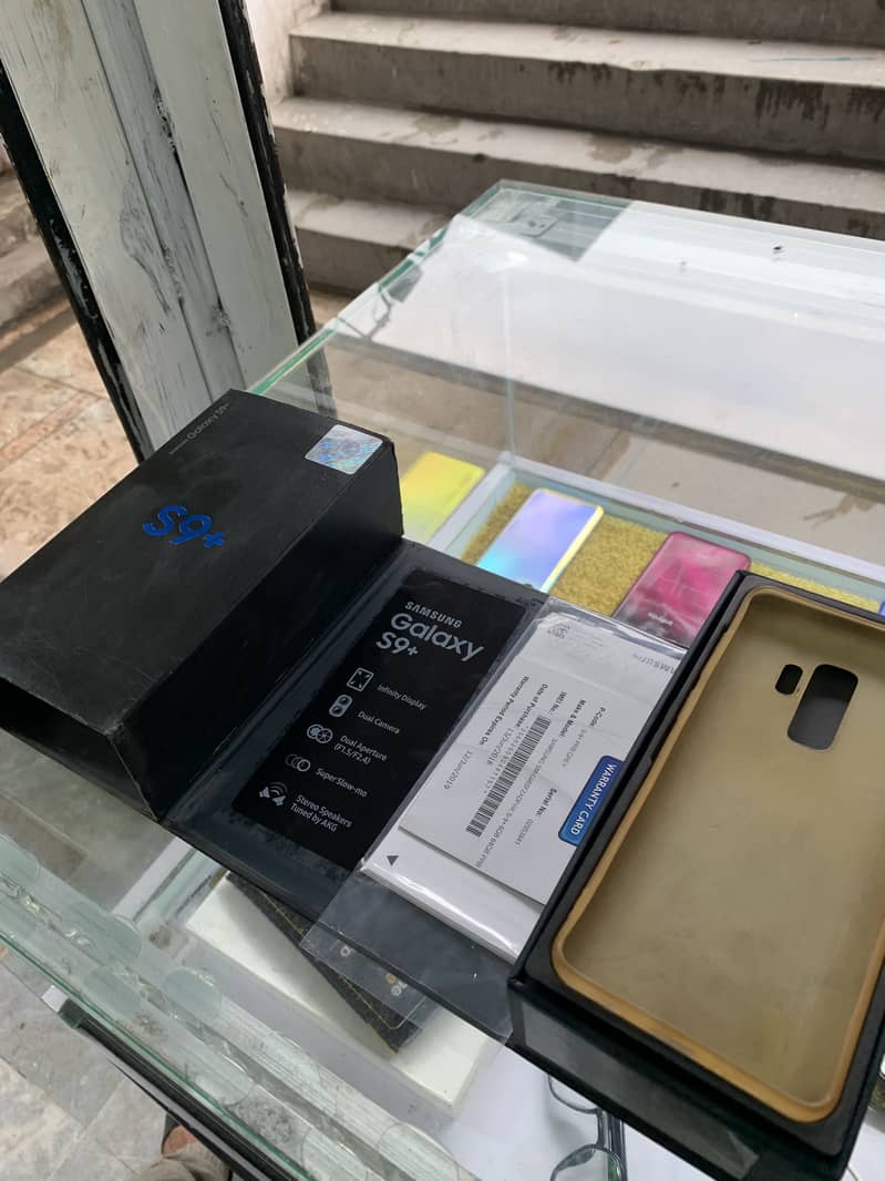 S9 plus 6/256 with box 7