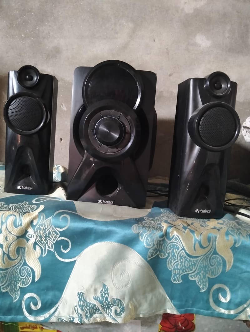audionic mega 100 with box 2