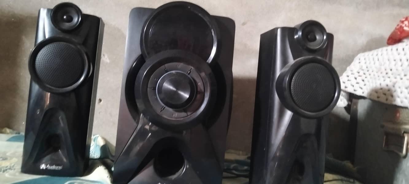 audionic mega 100 with box 3