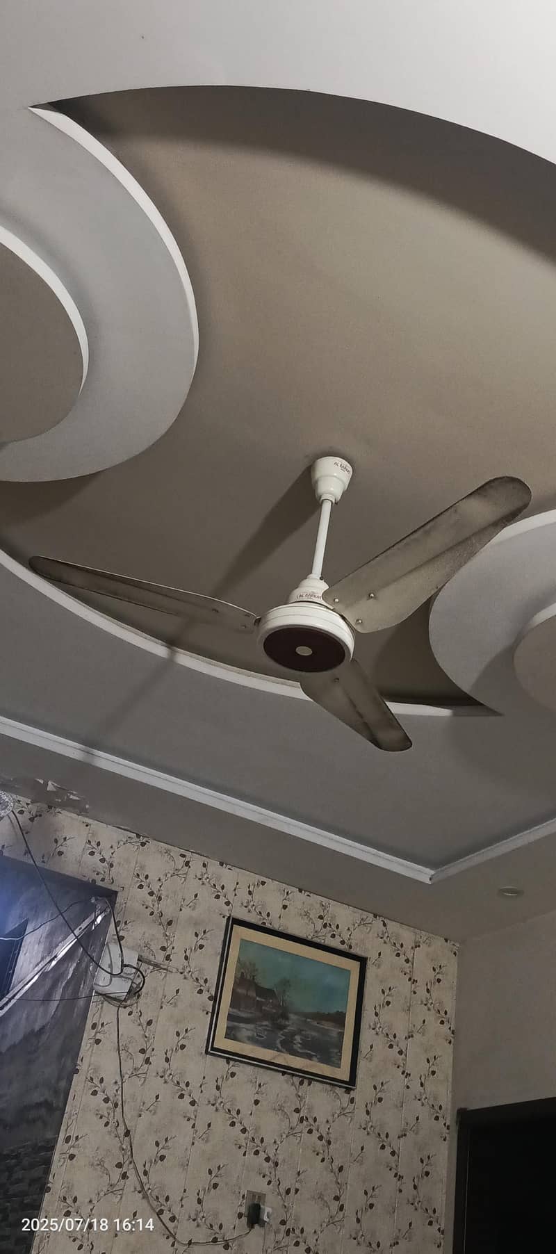ceiling fan in good condition 0