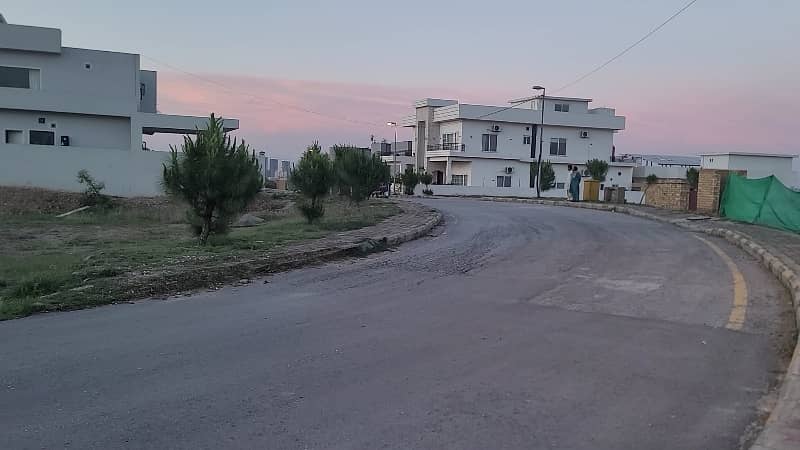 1 Kanal Top Heighted Front Open With Green Area . Solid And Level Plot On Very Cheap Price. 2.95 Cr. Slightly Negotiable. 12