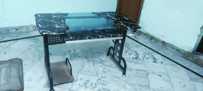 Gaming table / Work Desk with two extensions