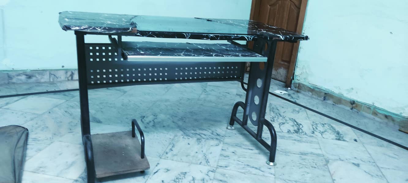 Gaming table / Work Desk with two extensions 1