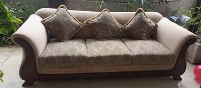 5seatr sofa with cushions in very good condition