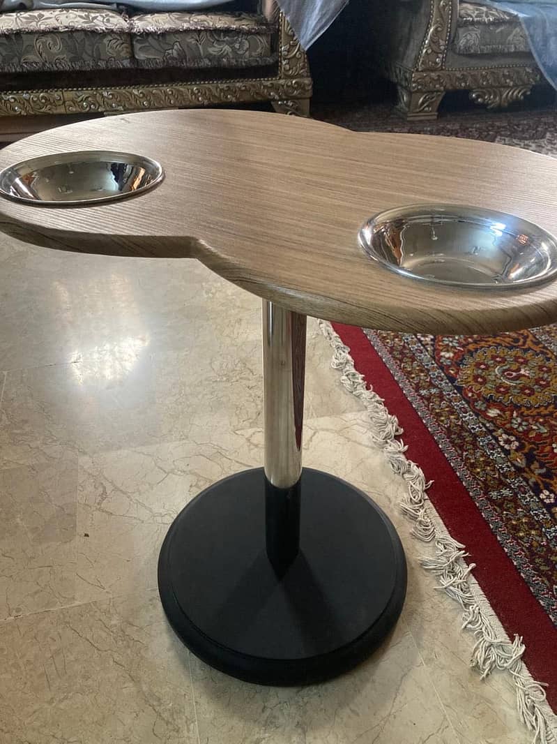 Elevated cat serving table with attached Stand 1