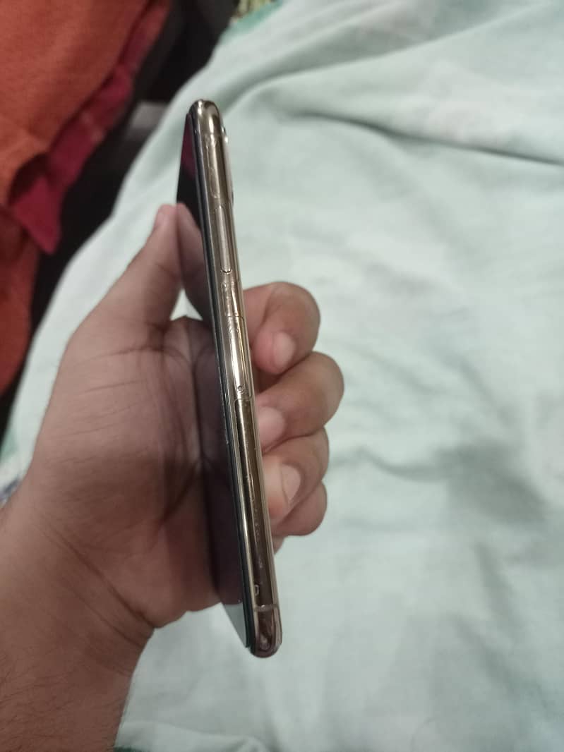 Iphone xs 10/9 condition 64 GB 1