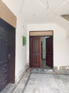 5 Marla Full House For Rent, Eden boulevard College Road Lahore.