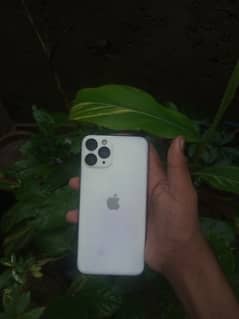 Selling iPhones XS and infinix hot 8 lite