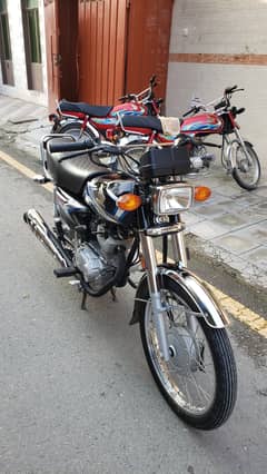 Honda CG 125 black color