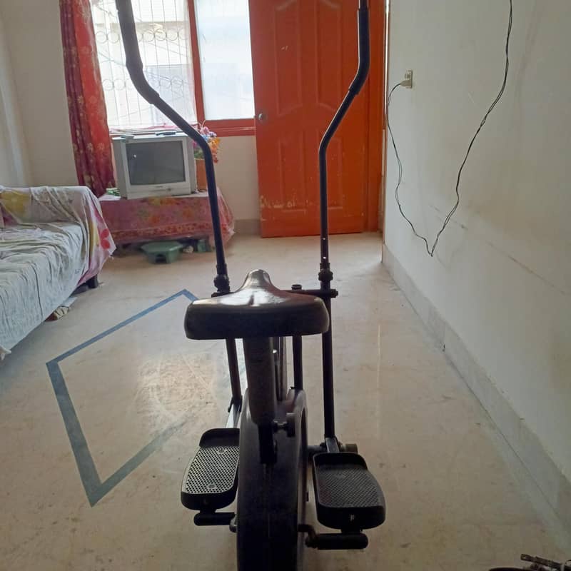 Elliptical Exercise Machine 10/10 condition 1
