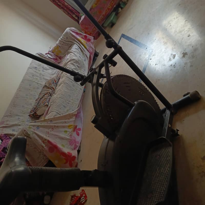 Elliptical Exercise Machine 10/10 condition 2