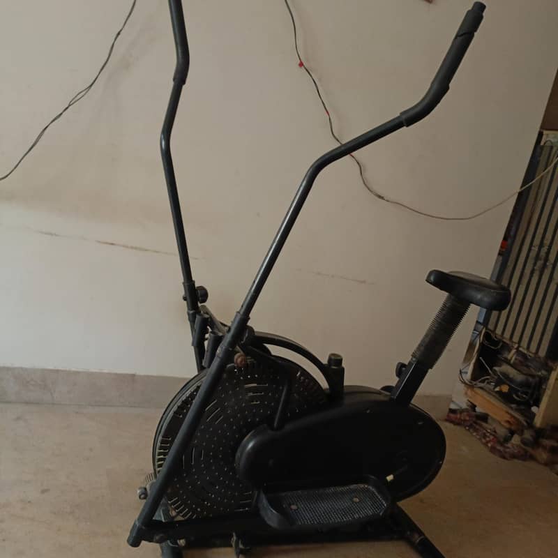 Elliptical Exercise Machine 10/10 condition 4