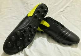 Football shoes for boys
