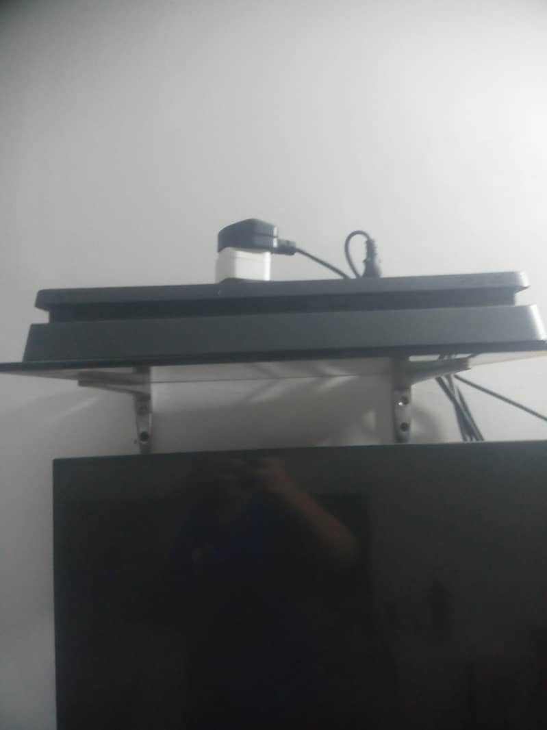 PS4 with skin controller  with 2 games 2