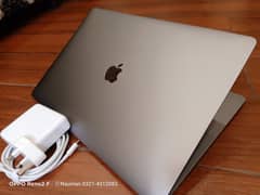 Apple Macbook Pro2018,Core i9,15",4GB Graphcs,32GB RAM, 512GB SSD