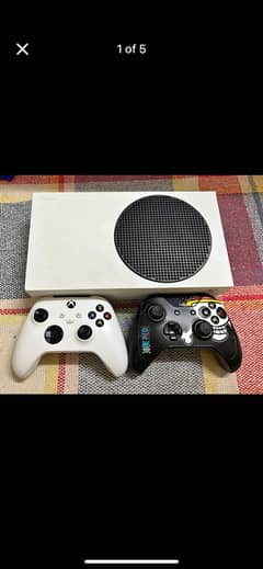 Xbox series S 512gb complete with 2 controllers