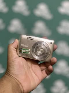 Nikon Coolpix s4300 Touch Screen Digital Camera with battery & charger