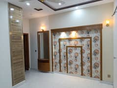 5 MARLA BRAND NEW FIRST ENTRY LUXURY LAWISH EXCELLENT FULL HOUSE FOR RENT IN JINNAH BLOCK BAHRIA TOWN LAHORE