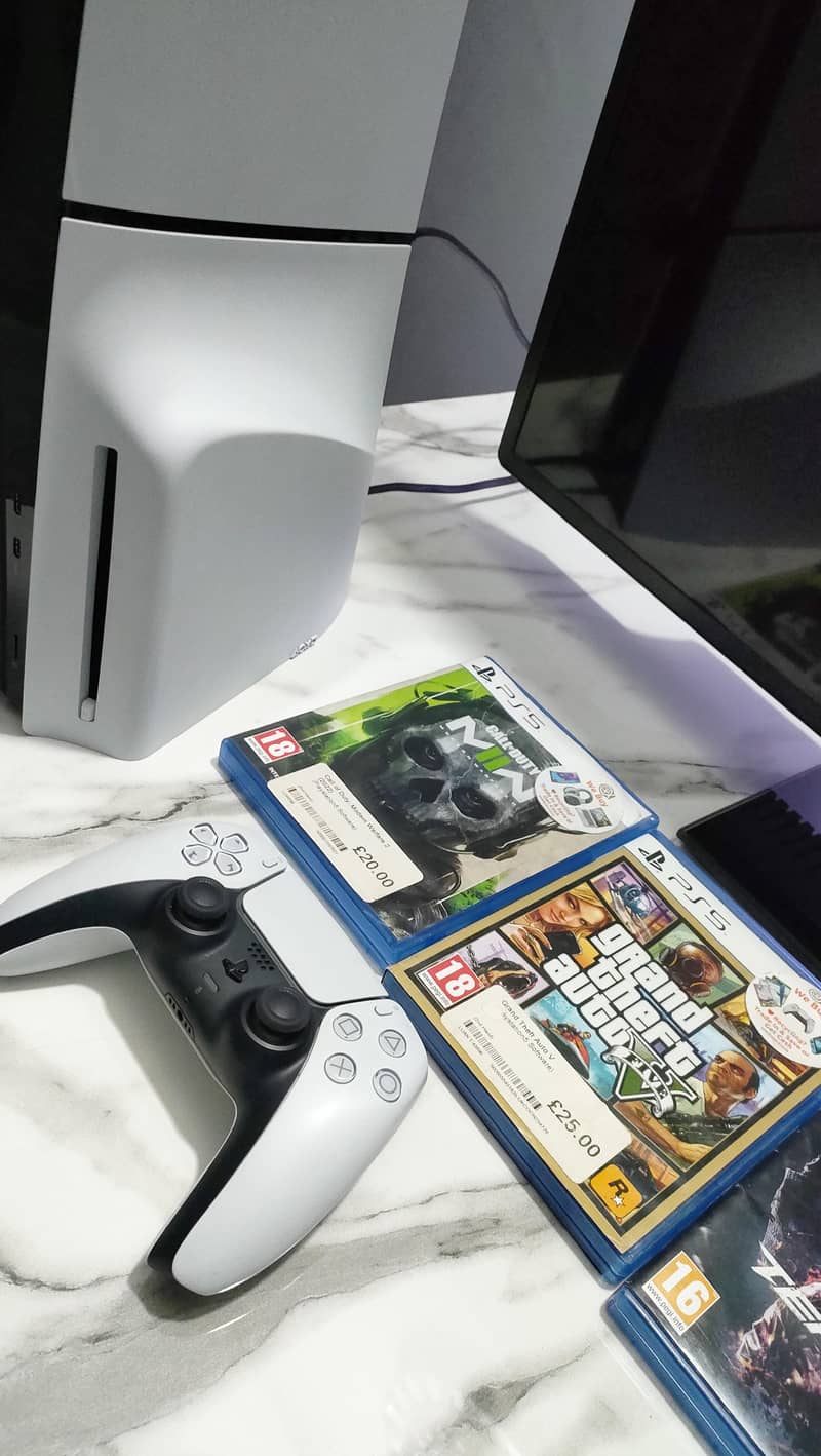 ps5 slime disk edition UK 10/¹⁰ condition with 3 games disk 3