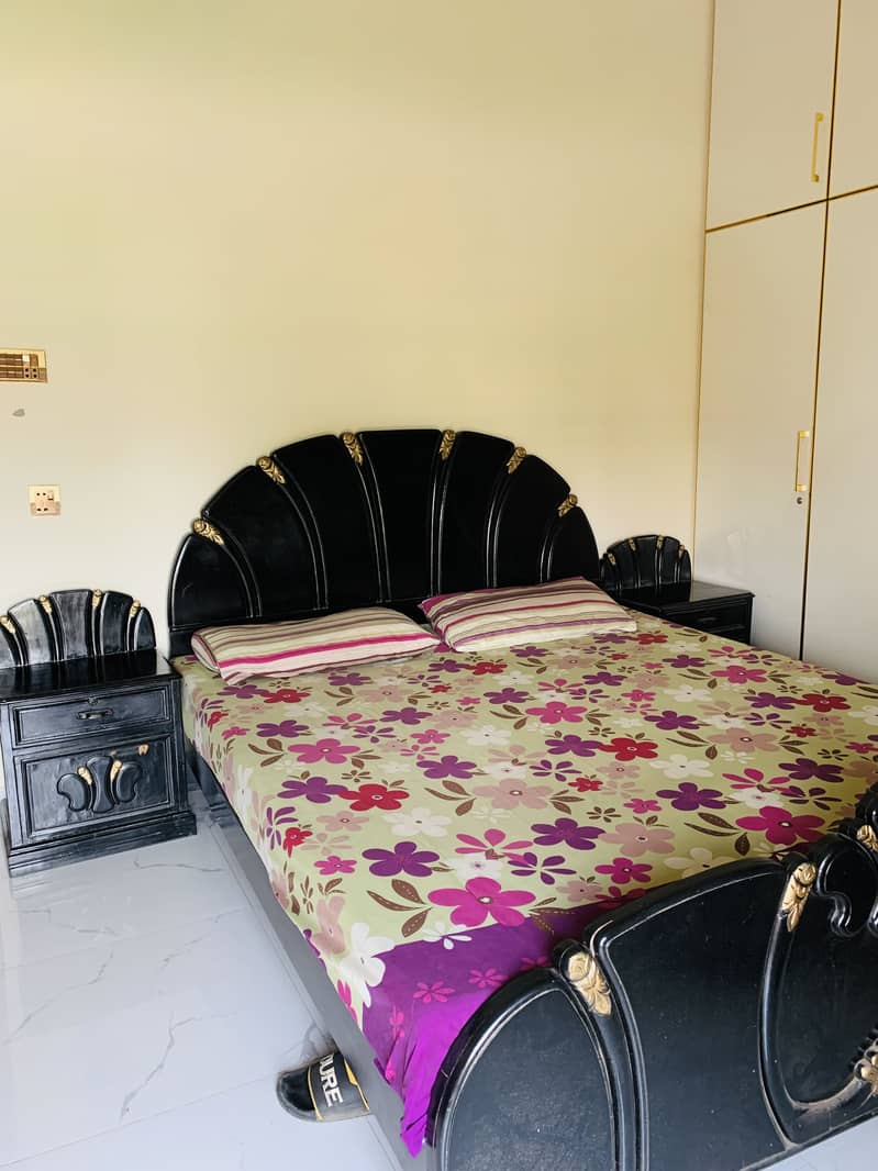 Bed set with two side tables and a dressing table 0