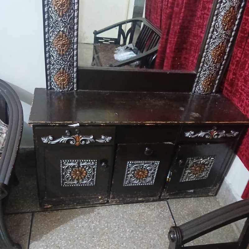 bed set with dressing and aofa set condition is good 8