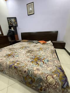 king size bed 2 side tables and dresser