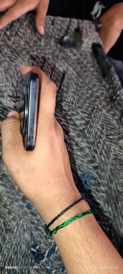 14c 8/128  urgent selling All OK with box and original charger