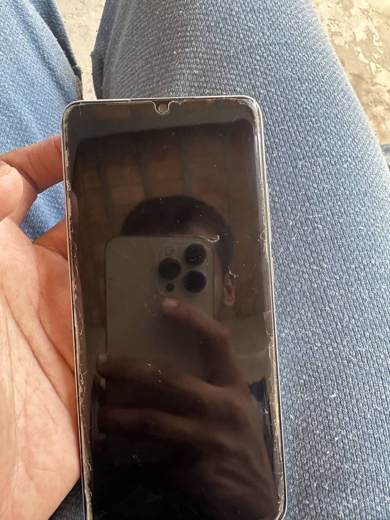Back break with little damage on front screen 1
