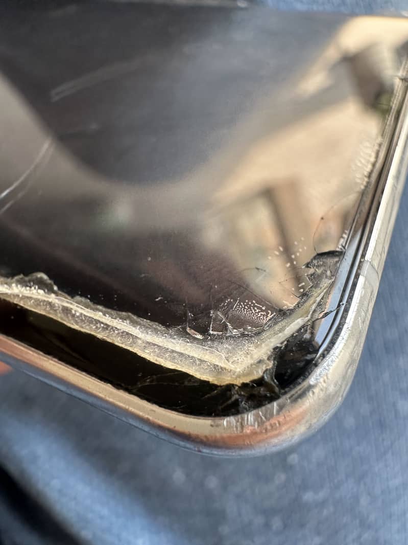 Back break with little damage on front screen 2