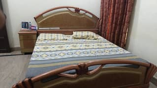 bed set with one side table