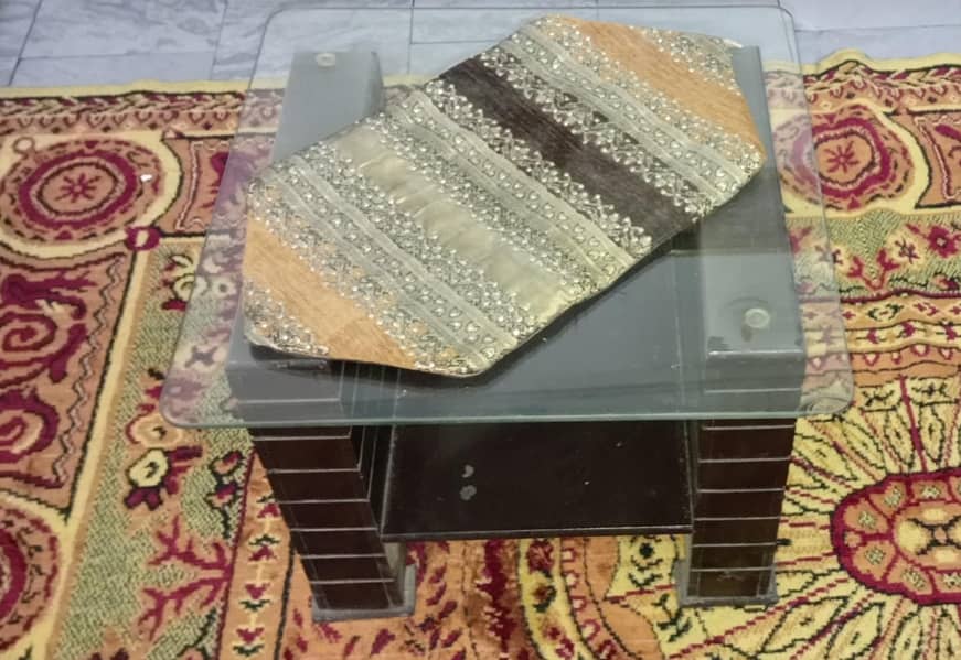 7 seater sofa with 3 tables 5
