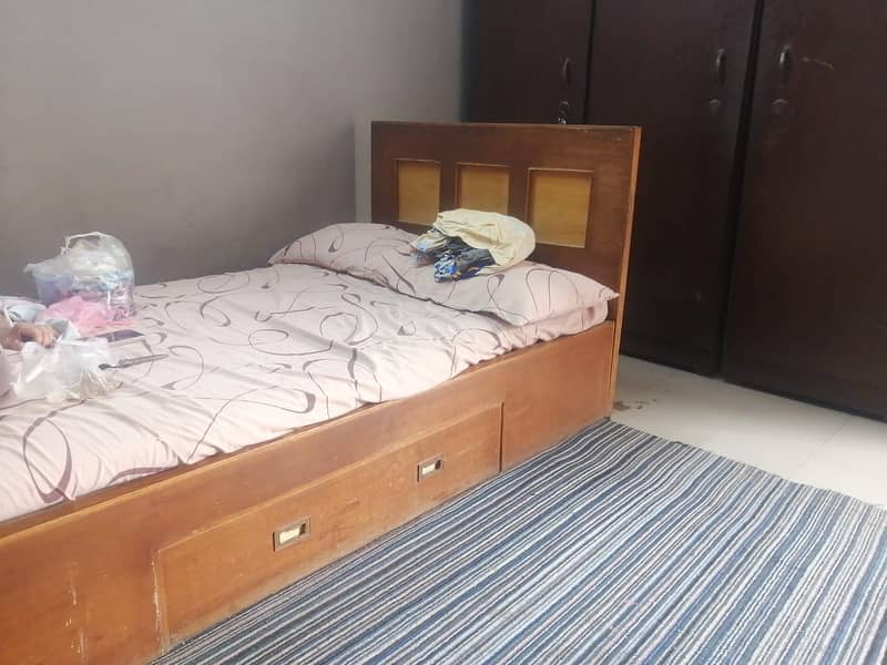 Handmade pair of two Single Bed with Custom Drawer in Good Condition 0
