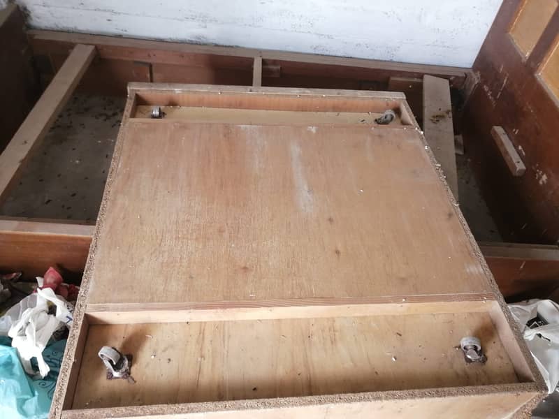 Handmade pair of two Single Bed with Custom Drawer in Good Condition 2