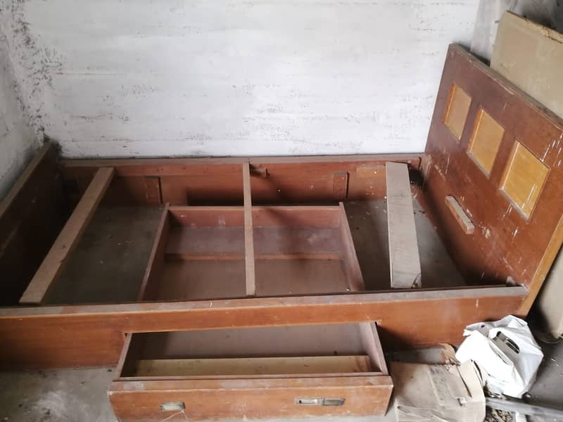 Handmade pair of two Single Bed with Custom Drawer in Good Condition 3