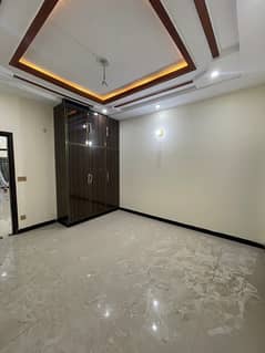 5marla vip lower portion for Rent near park & market