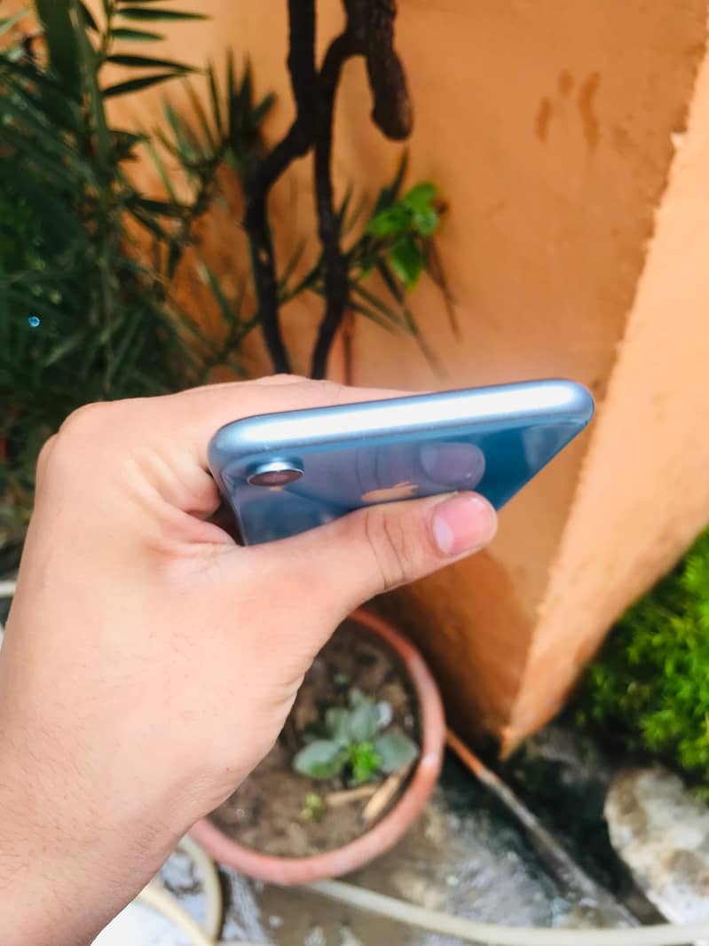 Iphone XR 10/10 condition 4