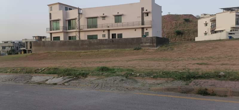 OUTSTANDING LOACTION 10 MARLA RESIDENTIAL PLOT AVAILABLE FOR SALE IN BLOCK I 1