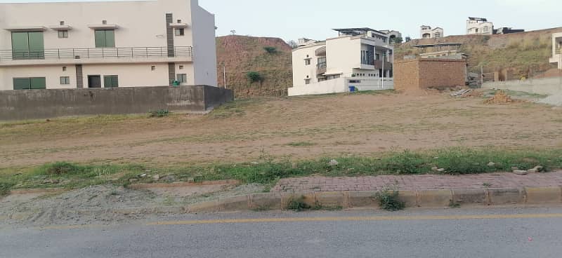OUTSTANDING LOACTION 10 MARLA RESIDENTIAL PLOT AVAILABLE FOR SALE IN BLOCK I 4