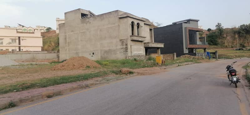 OUTSTANDING LOACTION 10 MARLA RESIDENTIAL PLOT AVAILABLE FOR SALE IN BLOCK I 5