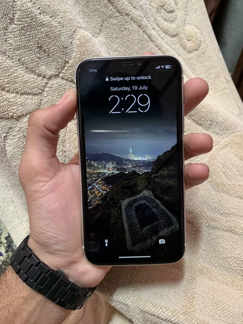 Iphone xr with box 1