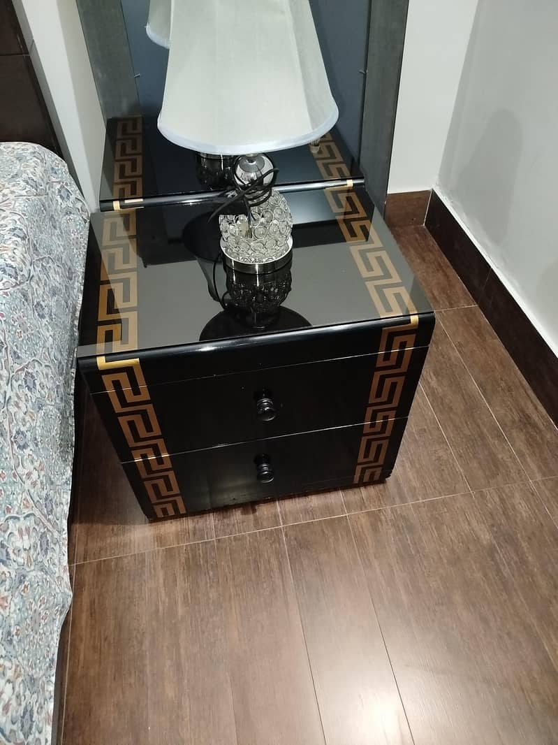 Double bed set with Dressing and Side tables 2