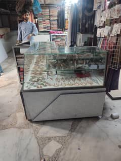 jewelry counter L shep m hai sell krna hai