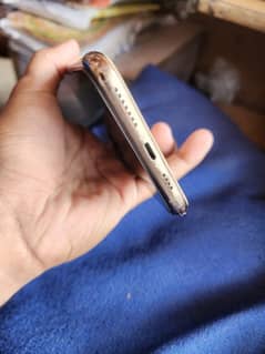 iPhone 11pro max chlna ma Bilkul ok ha 10/8 condition 64gb