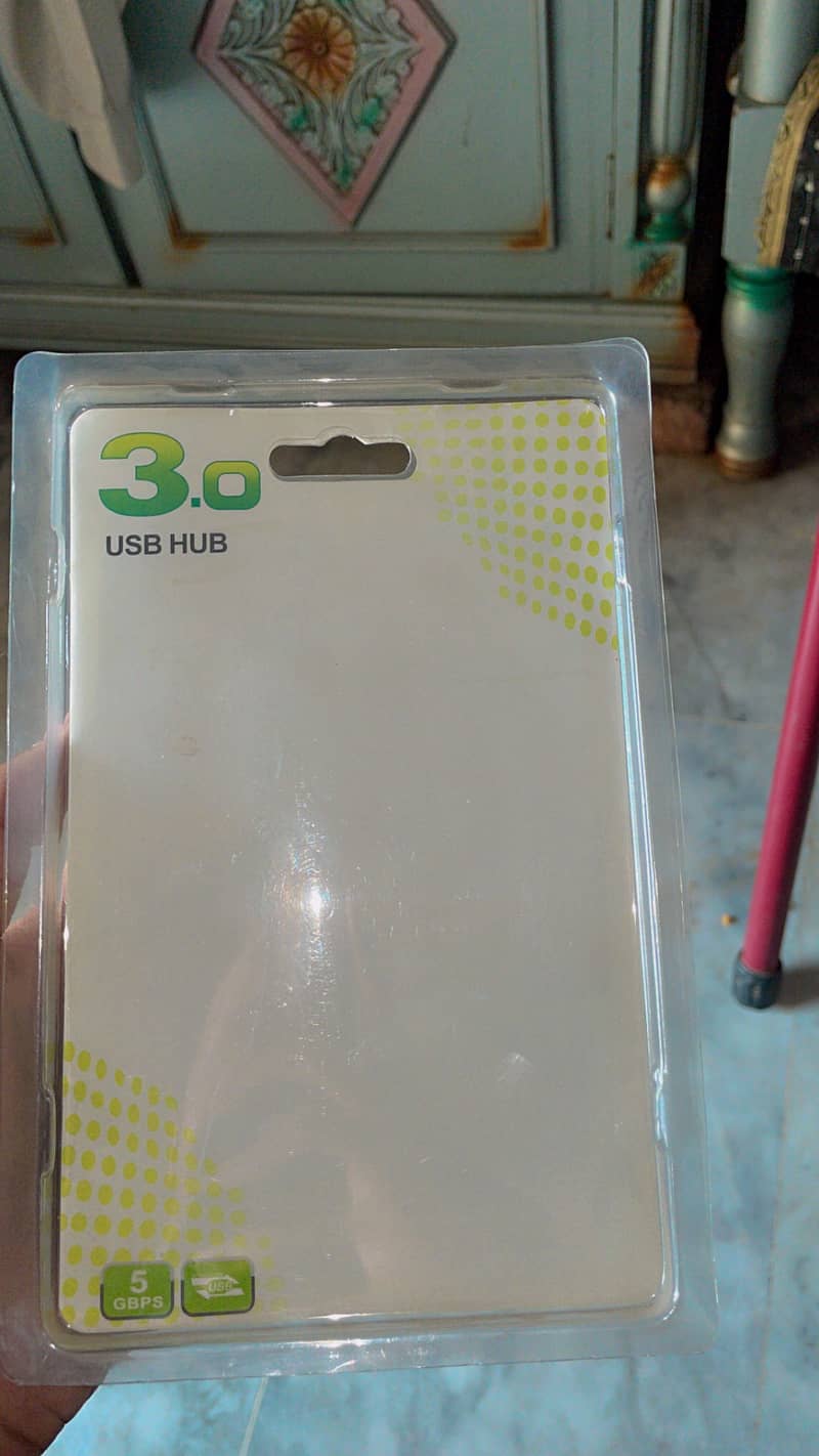 Type C to 4 Usb port hub 10/10 condition 4