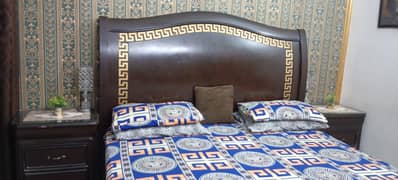 Complete bedroom set (4 piece )