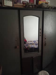 3 door Almari