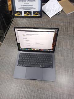 LIKE NEW MACBOOK PRO M3 14 INCH 2023 18GB RAM 512GB SSD 14 CYCLE 100 H