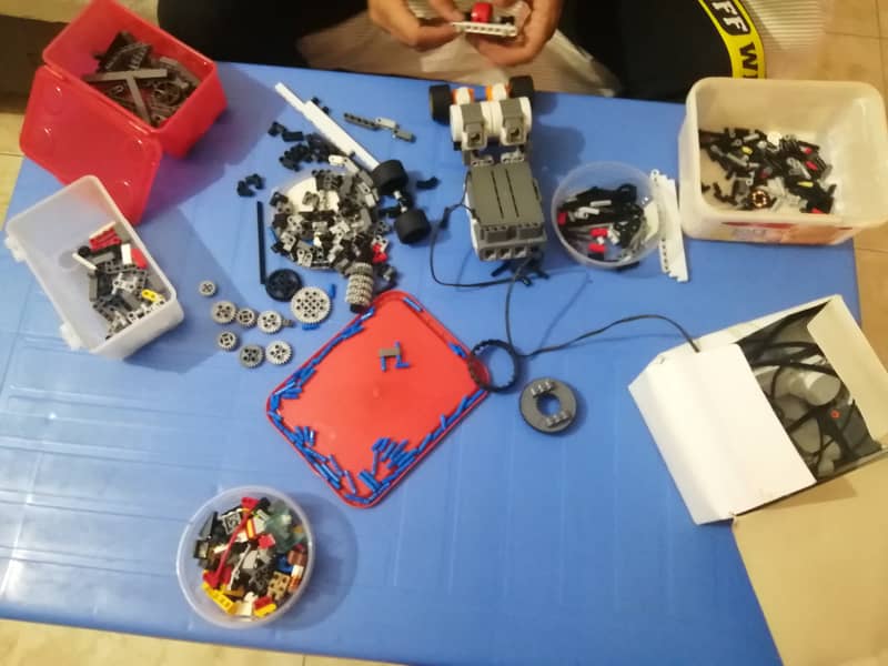 LEGO MINDSTORMS NXT Set – Excellent Condition 2
