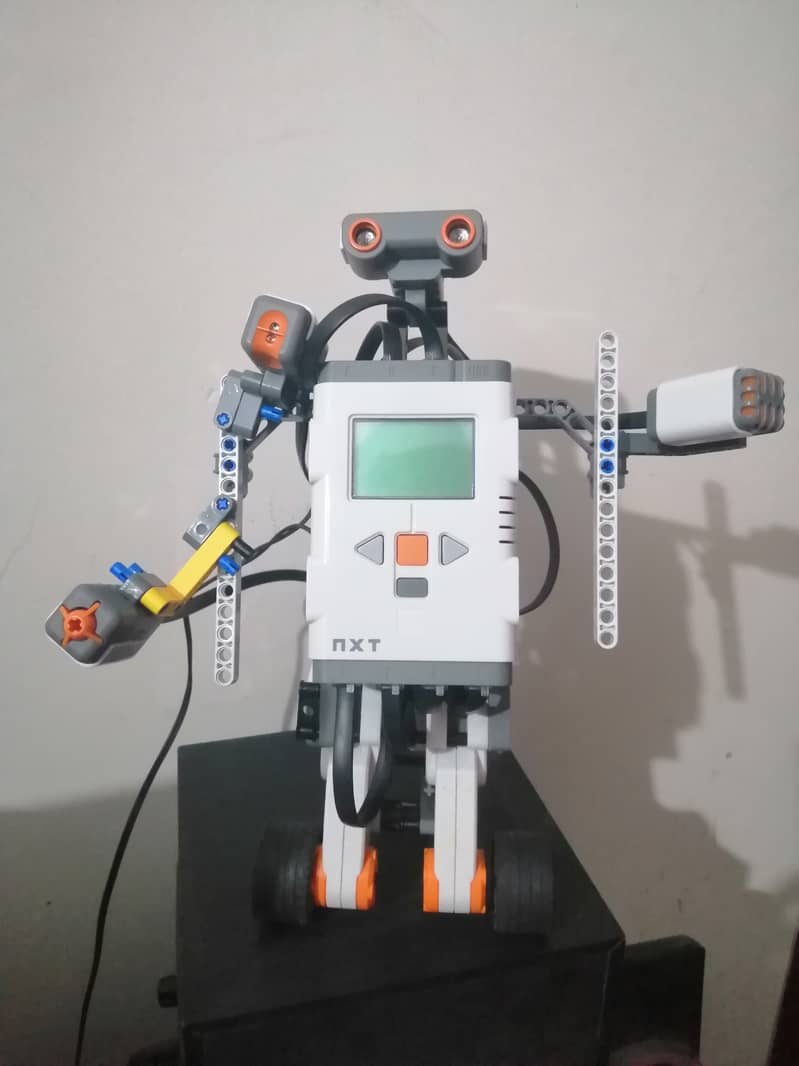 LEGO MINDSTORMS NXT Set – Excellent Condition 4